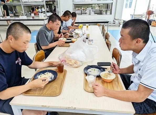 只有6个人的日本高中，打进全国大赛却没钱去